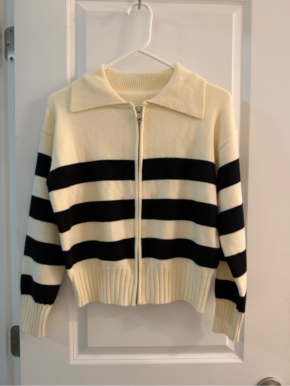 Striped Zip-Front Collared Sweater Jacket - Cream & Black
